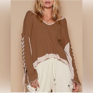 #71 POL Contrasting Color
Block Ribbed Top with Lace up Sleeve